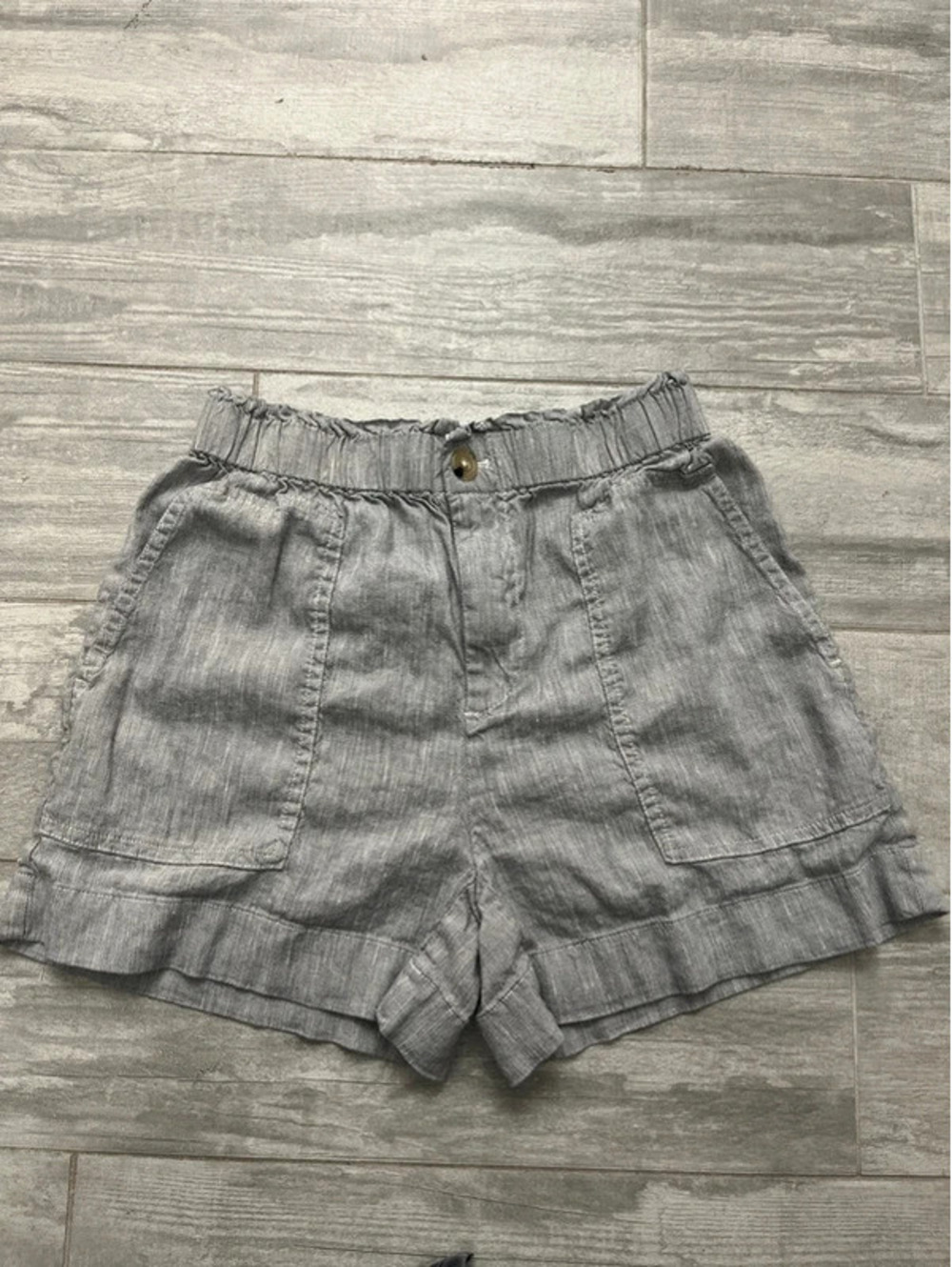 Lou & Grey Linen Gray Shorts